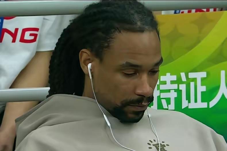 萨林杰：一切都和我无关！！！​在CBA俱乐部杯1/4的比赛中发生极其尴尬一幕：