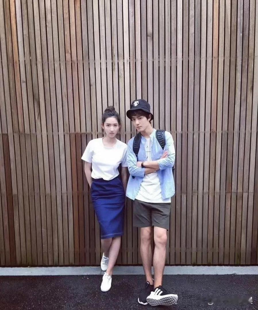 肖战王玉雯旧时模样惹人感慨，时光匆匆物是人非，美好皆定格过往，万般遗憾尽在不言之