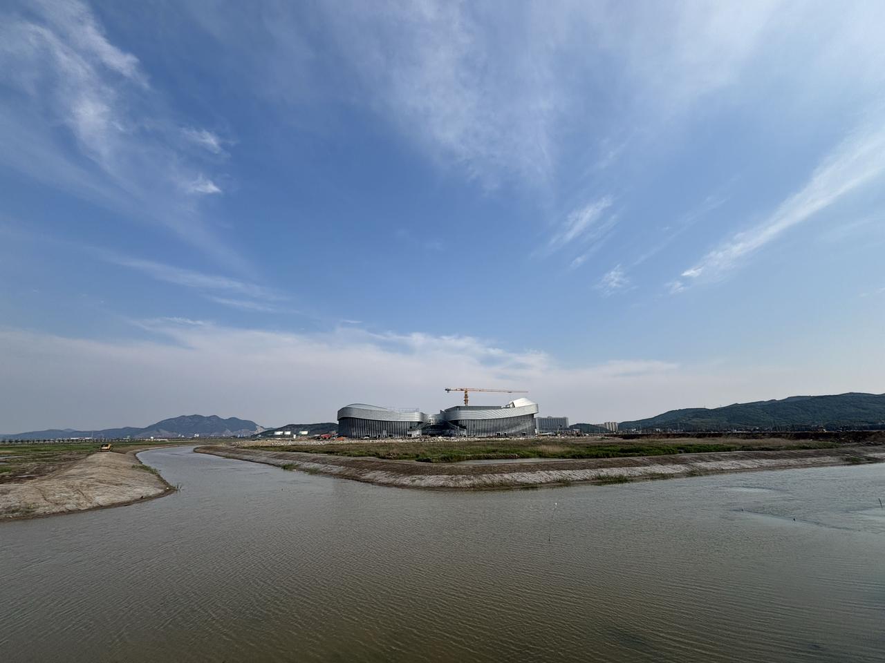 我预测，由于地球大气层的变化，地球以后最值钱的房子就在海边和深山老林，只有这些最