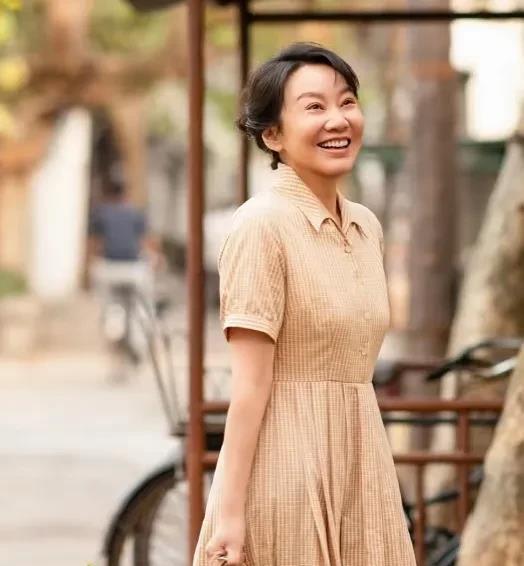 今年的白玉兰最佳女主提名我感觉闫妮有点被高估了她演技是挺好，但是这次的《小巷