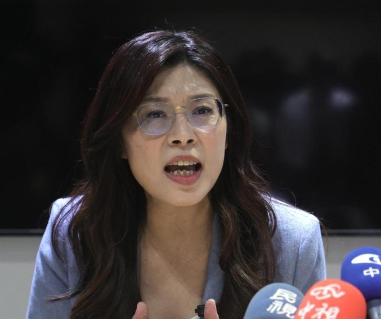 7800亿军购，国民党、民众党达成共识，背后：民进党太狡猾，牵着蓝白的鼻子走！5