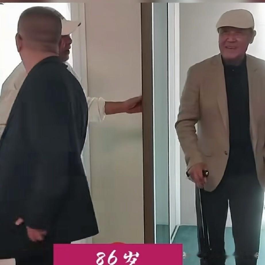 最近，86岁的电影表演艺术家达式常出席活动，久不露面的达式常老师依然神采奕奕，一
