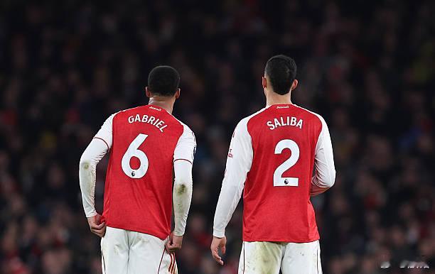 阿森纳4比1阿斯顿维拉枪手进了4个，定位球、运动战都有进球，你可以说这场球赢在