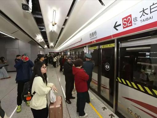 南京太牛了！中国第二条跨省地铁开通4月22日，中国第二条跨省地铁——