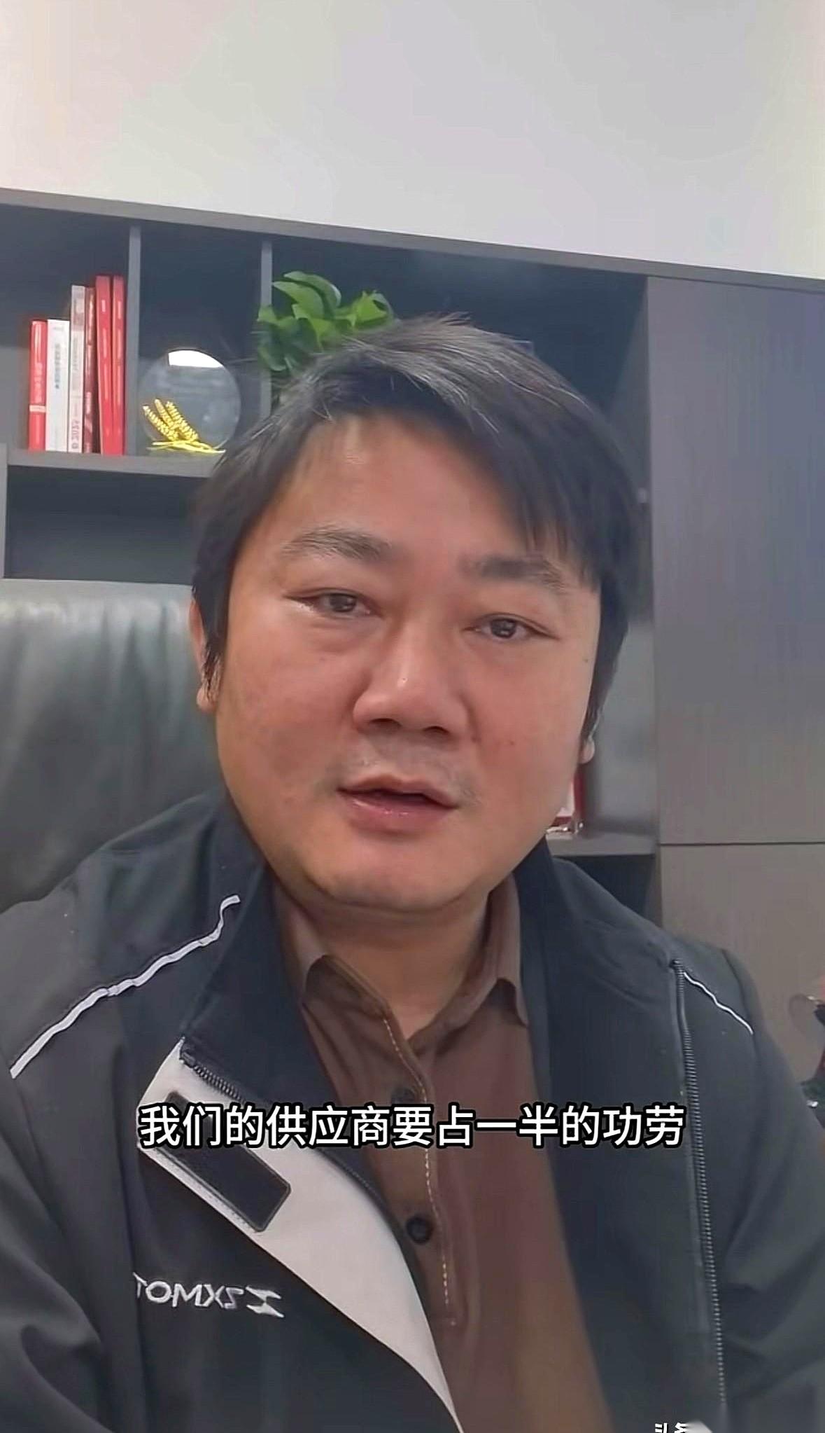 张雪一句话，把功劳分出去一半。视频里，她对着镜头直接说：“如果没有你们，我一个