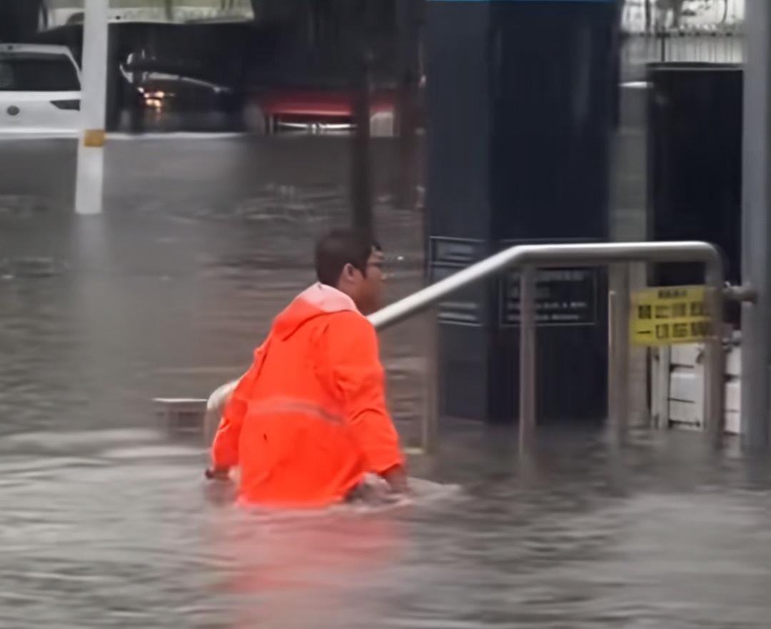 沈阳这场暴雨真绝了。2026年7月13日，“百年一遇”的极端强降雨，半