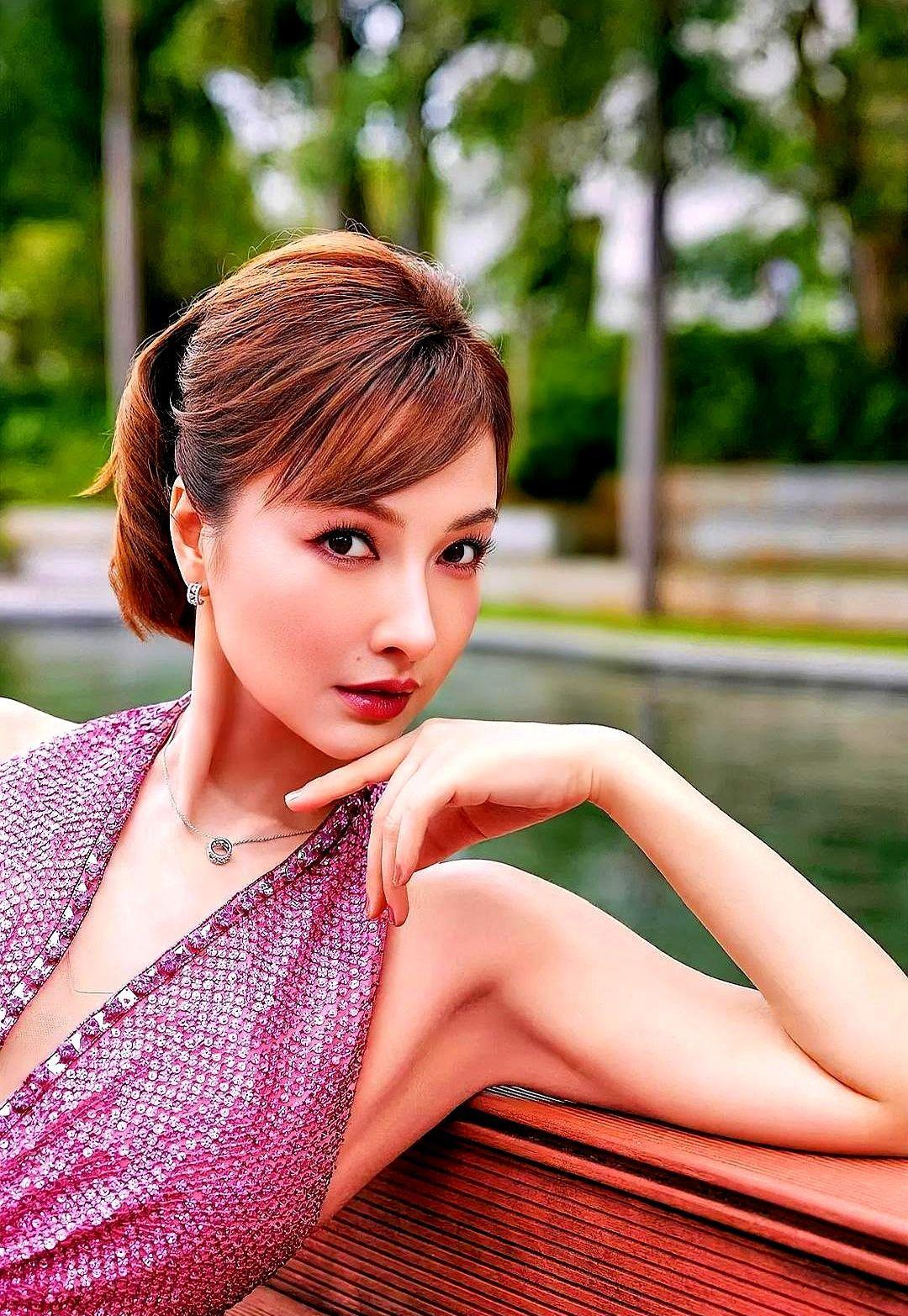 吴昕不靠流量靠实力，悄悄搞了几个大生意。房地产她早年低价入手，房价涨到顶峰就卖