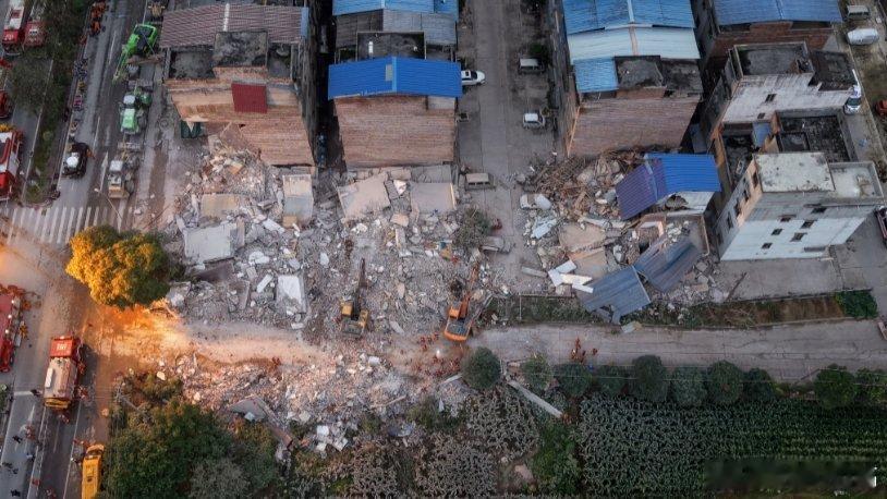 凤凰新闻【柳州地震已致2人遇难】从广西柳州市抗震救灾指挥部获悉，截至5月18日8
