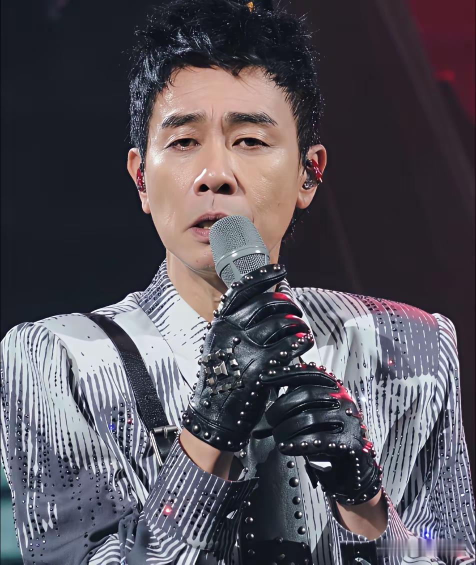 陈小春这波操作，是真把“听劝”俩字刻进骨子里了。6月22号他上热搜那事儿，