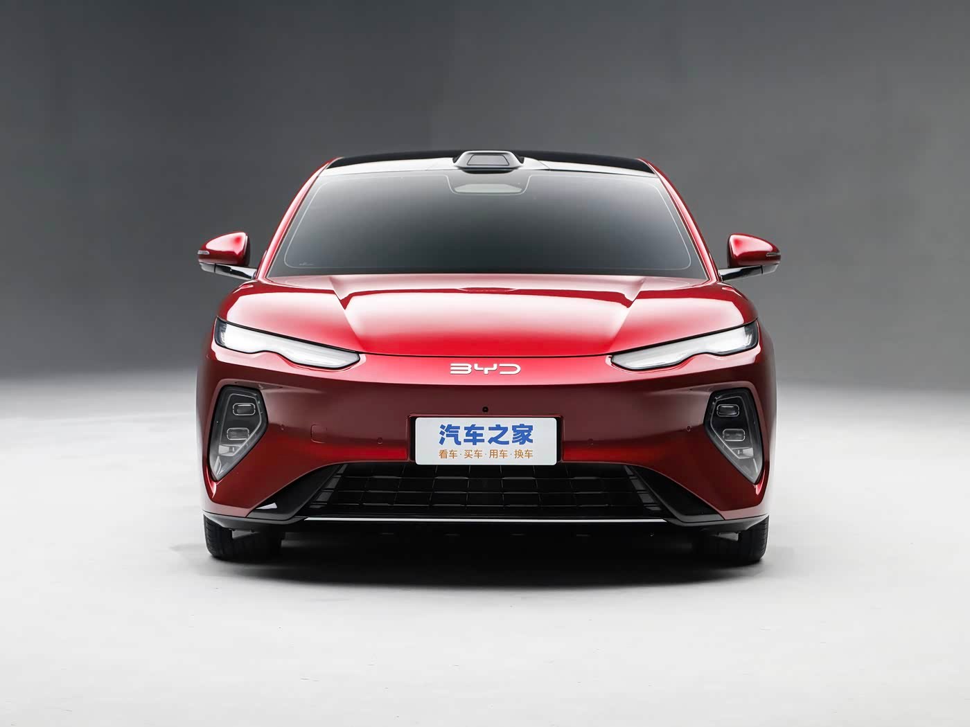 比亚迪海豹08比之前的概念车还好看，简约流畅、丝毫没有复杂过度设计、必要的细节又