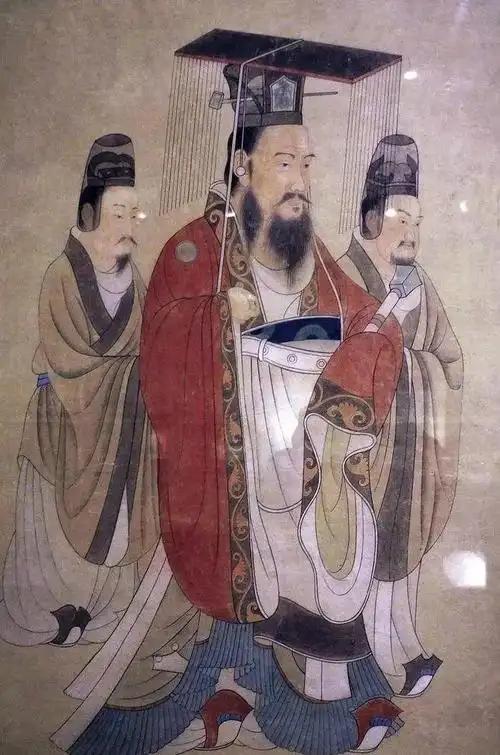 历史总是充满了令人唏嘘的轮回。 隋军在一口枯井中，用一根绳子把南城末代皇帝陈