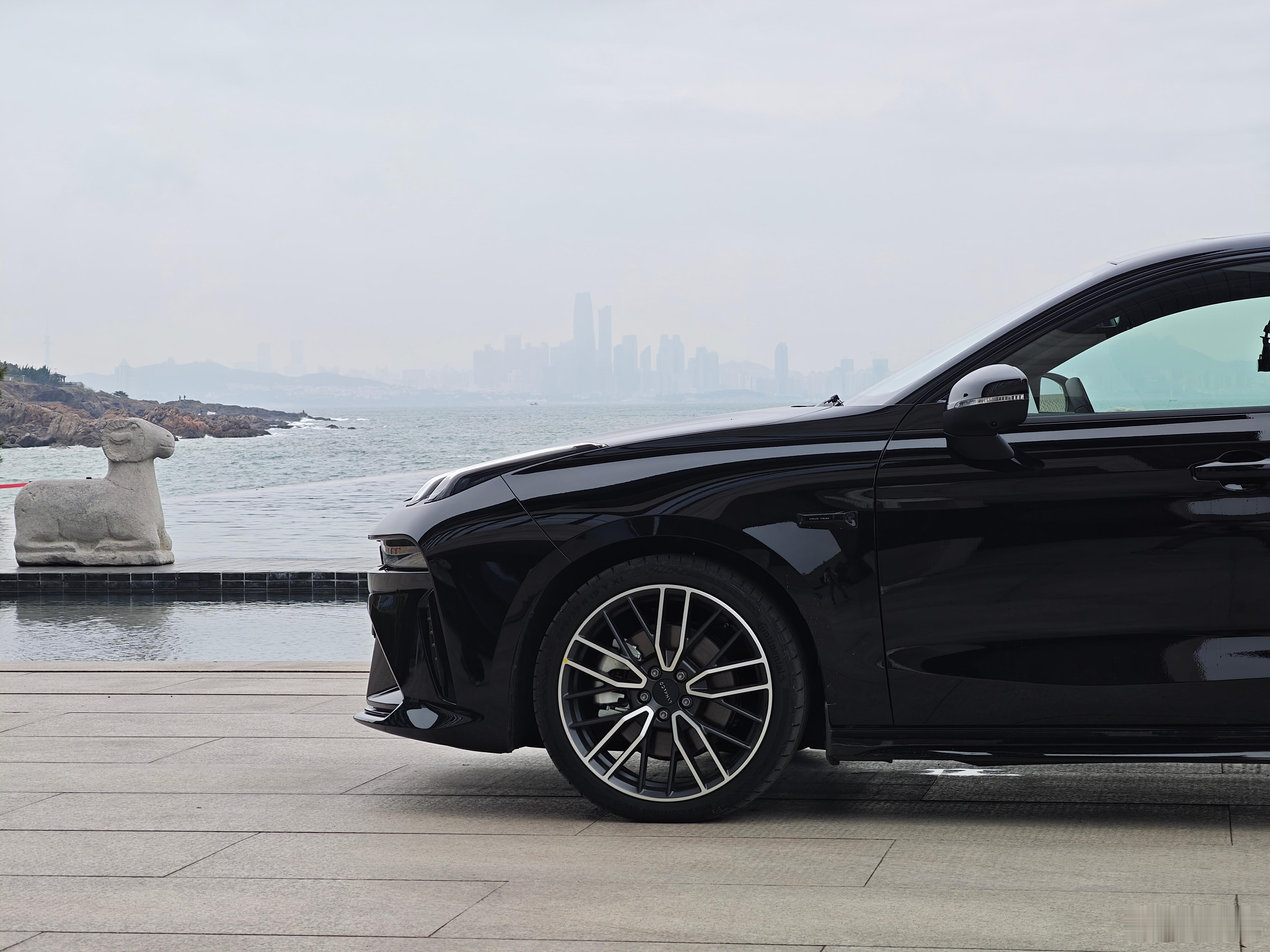 领克挺会选酒店的，这次试驾住的青岛涵碧楼原来是携程2025亚洲100美景酒店之一