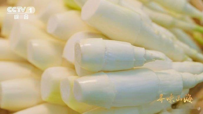 茭白居然和大米是亲戚茭白原本是古人吃的粮食德清的水乡风光里，茭白是一道独特的