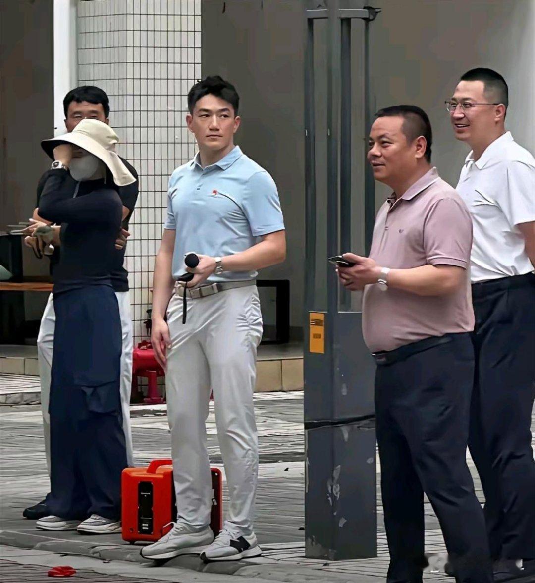 张馨予的老公也没说的那么帅