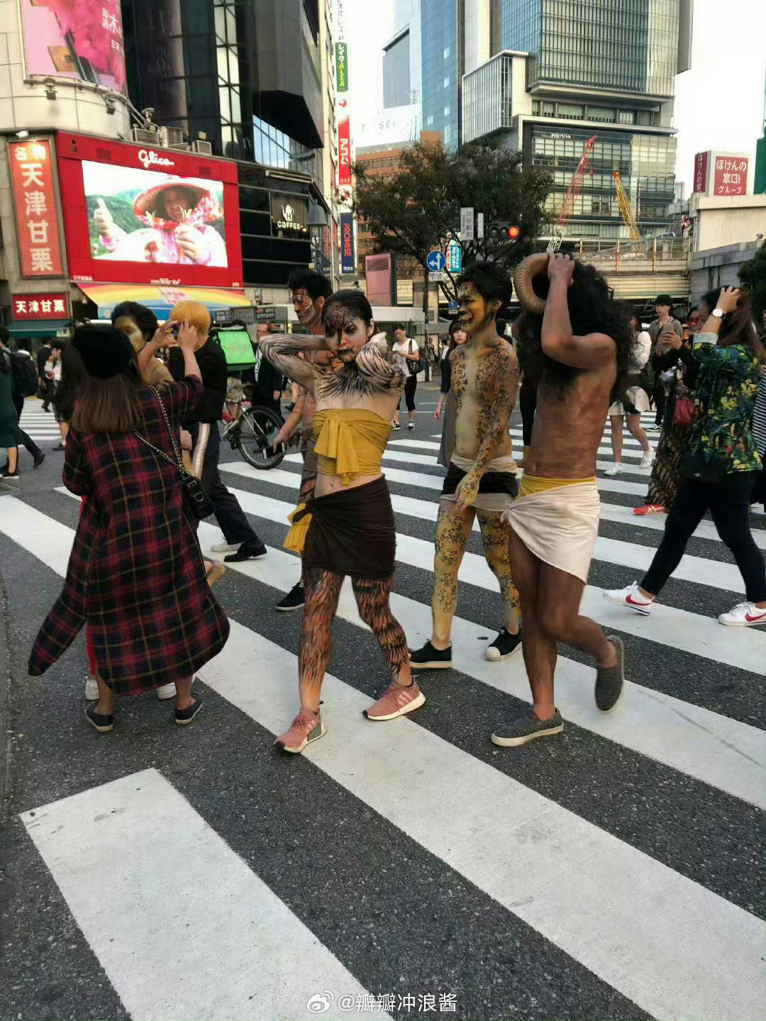 日本的精神小妹……对比起来我们的精神小妹还算正常的了​​​