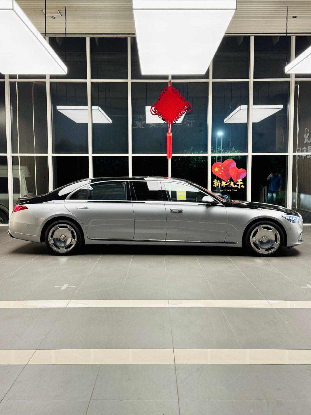 W223奔驰s500普尔曼5.98米四座加长版黑银双拼/棕全包价仅需350万随时提车#不受消费税影响