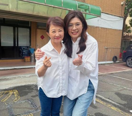 郑丽文拜会卢秀燕郑丽文要去大陆了，出发前特意做了件事。她专门去拜会了台中的卢