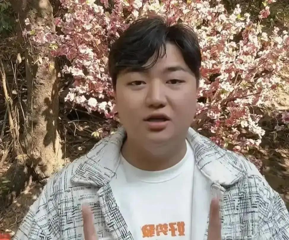 三层小楼被喷“啃妹”，哥哥一句话打脸网上吵翻天，说全红婵拿奥运奖金给爸妈盖