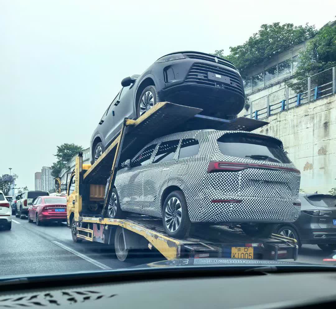 最新版本问界M7这是不是25年改款问界M7呢？看轮毂和尾灯，应该是了？