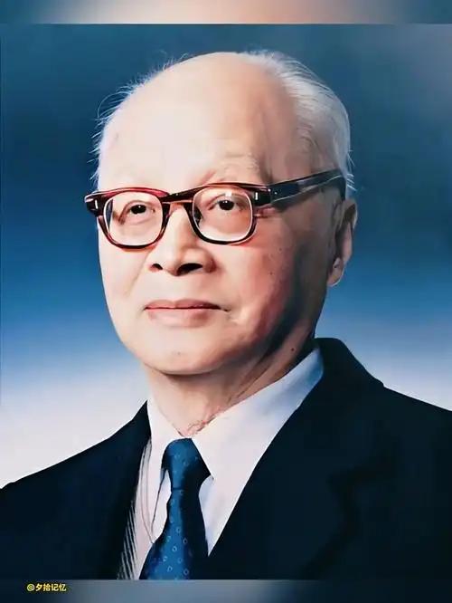 1960年，苏联将所有的驰援的科学家全部撤走，临走前，一位苏联专家悄悄告诉中国核