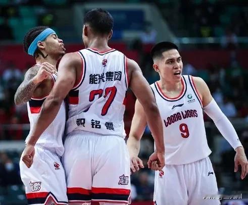 为什么说广州龙狮是CBA的黄埔军校？我们来看看，这三年以来广州龙狮向其他球队输送