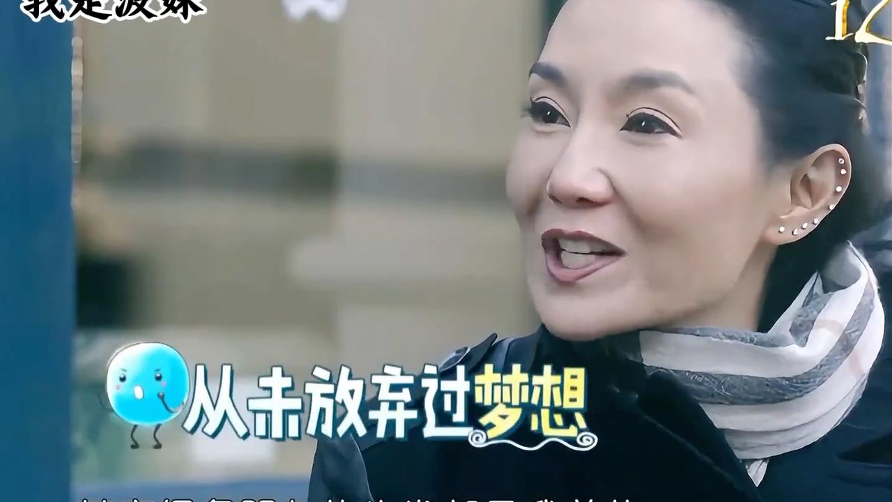 张曼玉惊人举动：朋友见面忍不住剪发！谢霆锋被曝满大街招揽生意