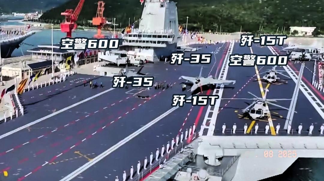 福建舰的入列，强行“打脸”了美国“福特”号！很多人一开始都觉得，福建舰的电磁弹射