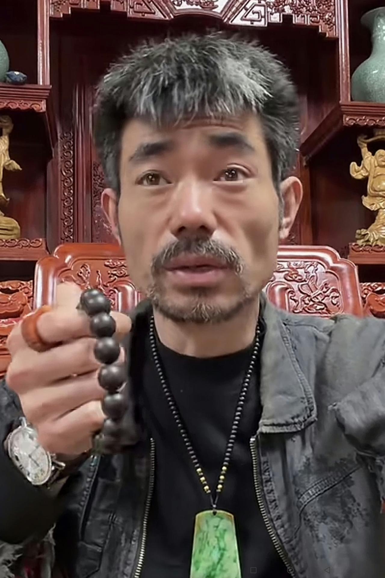 网友们认识下面照片中的人是谁吗？这几天刷视频老是看见他：胡子拉碴的，不修边幅，