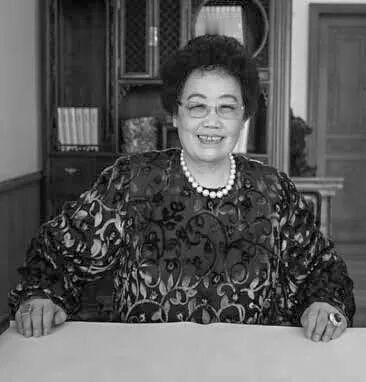 陈丽华把自己活成“紫檀老佛爷”，一馆瑰宝无价，一生传奇留世。2026年4月5日