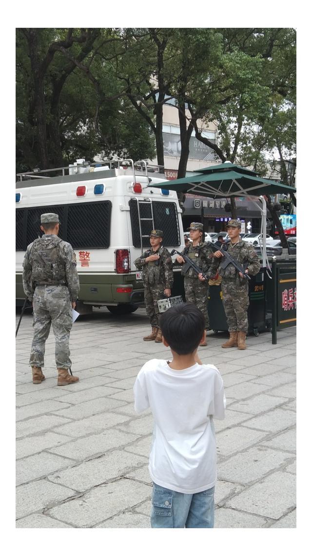 安全感十足[比心][玫瑰]