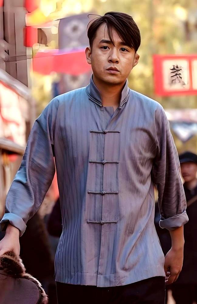 别被王阳演的将军给“骗”了，这剧真正的主角其实是那个怂包厨子。黄澄澄演的