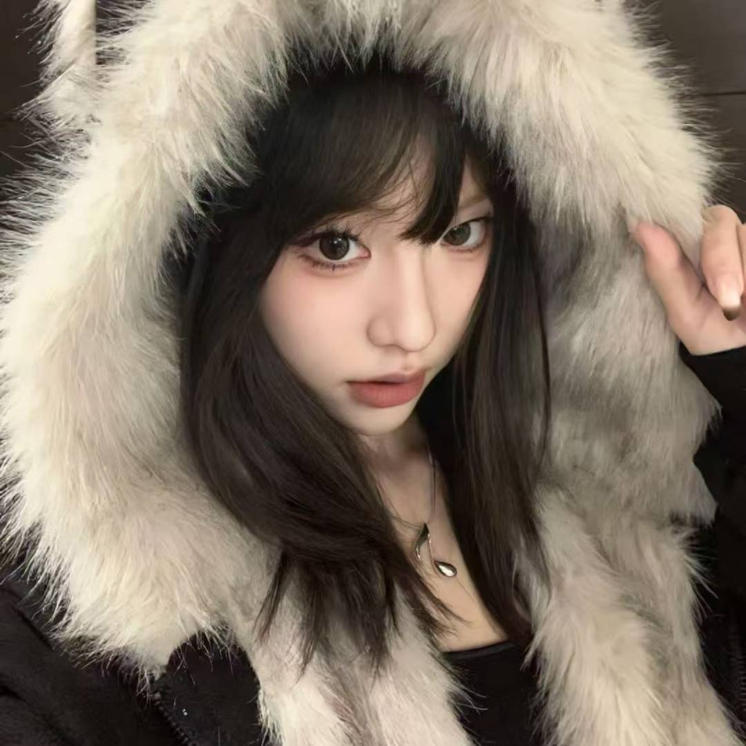 女生头像｜世界折叠如一张湿的纸我们在折痕的两端以为很近