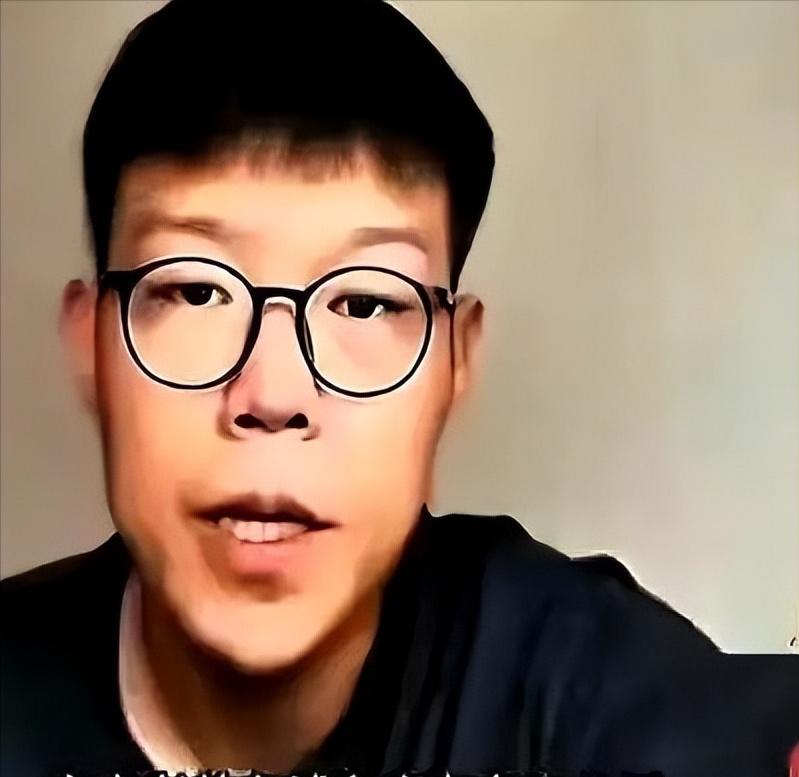 那个养子，二审判了。当初在法庭上，他叫嚣，养父送他的房子，谁也别想拿走。如今判决