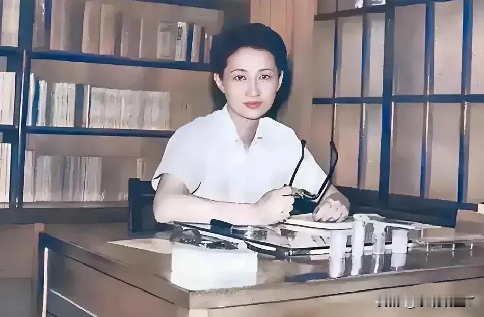 1947年，台湾，时年35岁的赵四小姐真实照片，这可不是演员扮演的样子，而是货真
