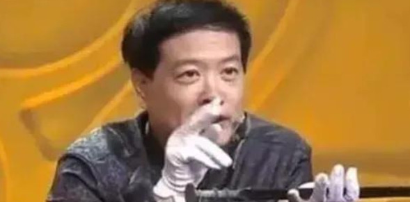 一次，在鉴宝节目中，一个小伙拿着一把生锈的宝剑说：“这把剑可是当年赵子龙的宝剑，