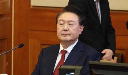 尹锡悦喊冤：我病了，放我出去！尹锡悦这回是真急了！想想他