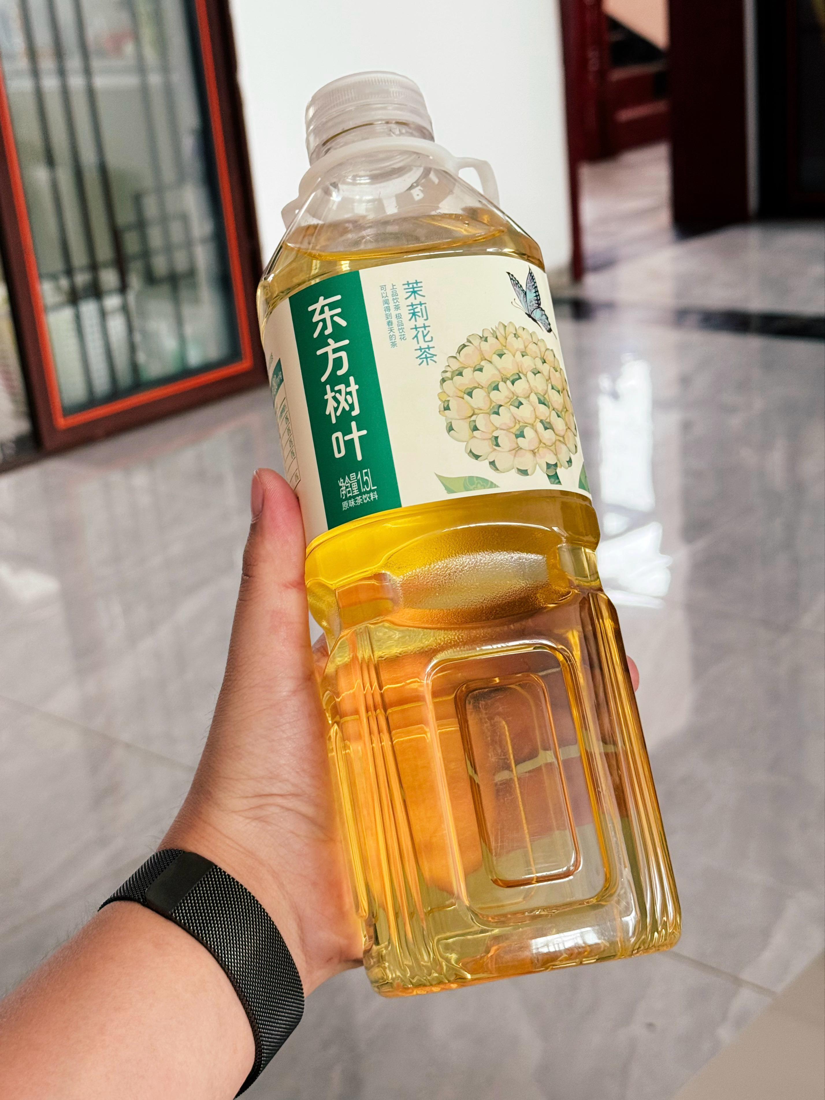 第一次喝这么大瓶装的东方树叶[捂脸哭][捂脸哭]东方树叶Ultra版[