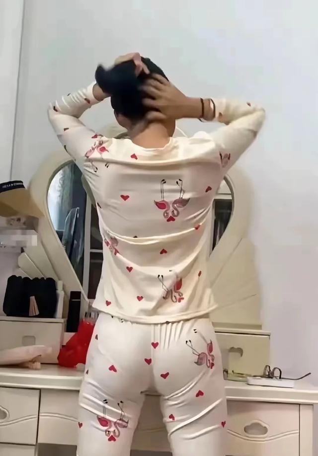“不怕孤芳偏自赏”这句诗，说白了就是大女主剧本。以前觉得“孤芳自赏”是没人理的怨