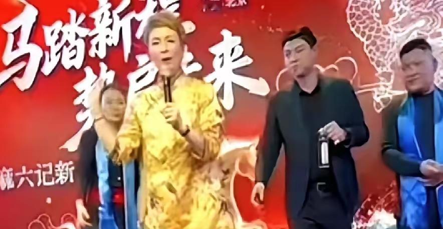 麻六记年会上，老臣“洋洋总”酒后真言，直接对汪小菲开炮：张兰七十岁还在给他打工，
