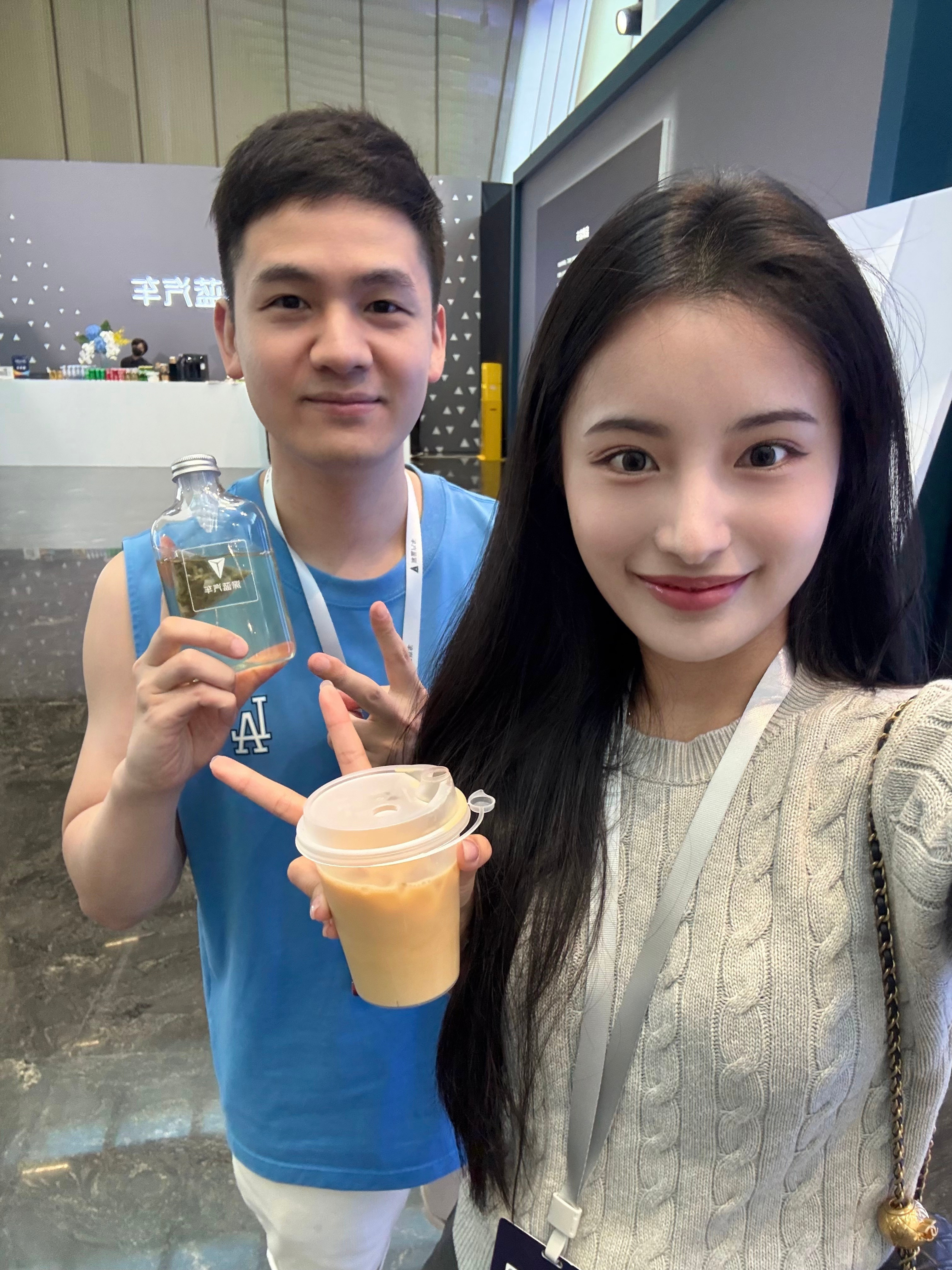 来重庆参加深蓝S09的发布会，偶遇了我的好兄弟，她说这车各项权益优惠完20.49