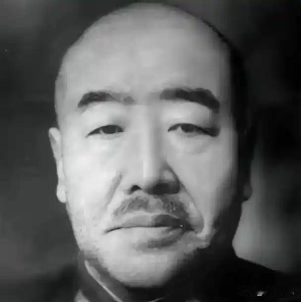 1943年太行山，庞炳勋被围47天粮尽弹绝，雨夜做了个决定：交出八路军一个班！十