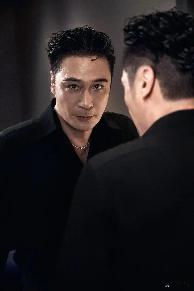 我宣布比吴镇宇更勇敢的人出现了那就是他的儿子：吴费曼，真是青出于蓝而胜于