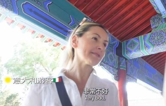 2024年，一名意大利女性游客在利用144小时免签政策来到中国旅游，接受采访时表