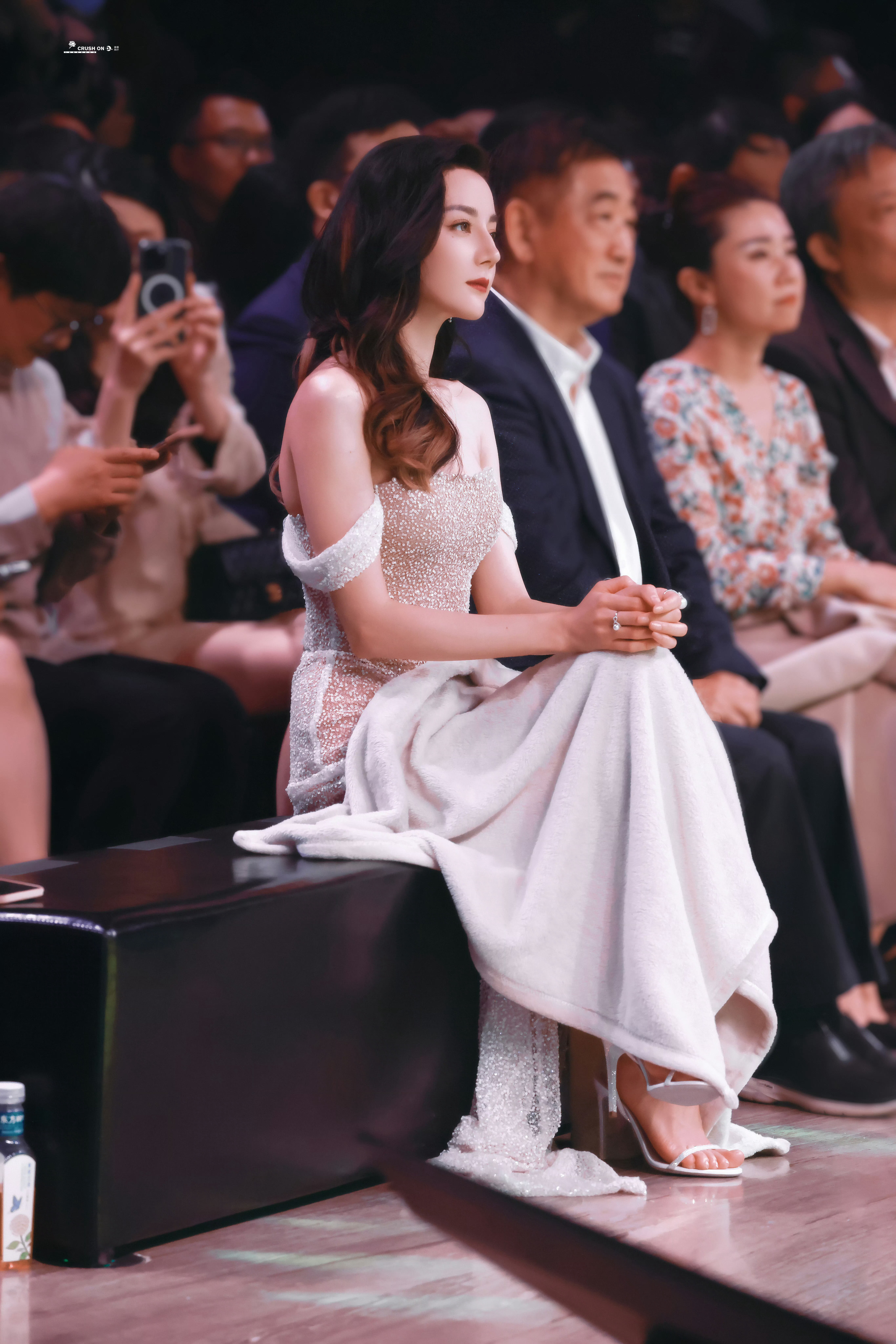 迪丽热巴被张艺兴特效妆逗笑热巴好美