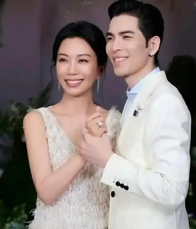 萧敬腾终于开口了。他说，最打动他的，是老婆林有慧的“情绪稳定”。我的天，这简