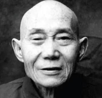 1940年，吴凤翔刺杀日军少将，走到门口时，他发现里面有好几名日军，刺杀没有把握