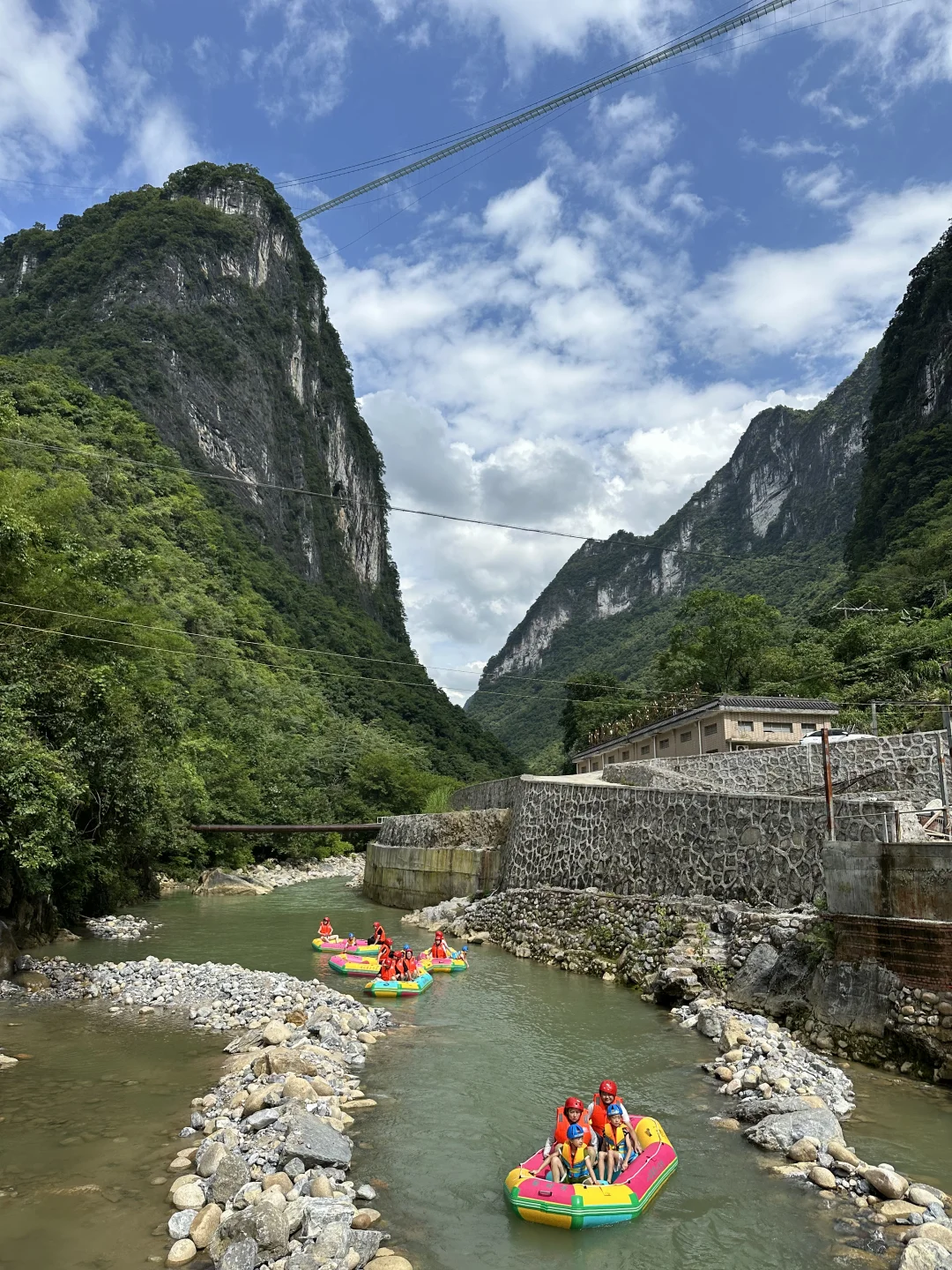 夏天，就在峡谷溶洞漂流吧～透心凉