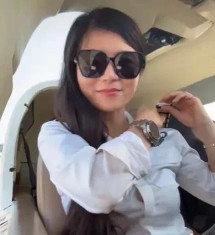 “天空女儿”不幸坠机身亡，机上就她一个人她在起飞前对着镜头说