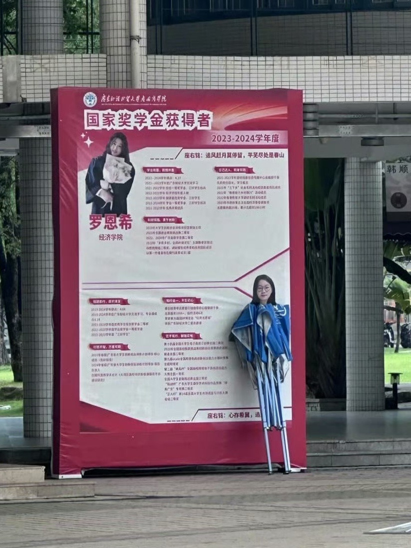 哈哈哈这人工智能机器人NB不？[doge]​​​