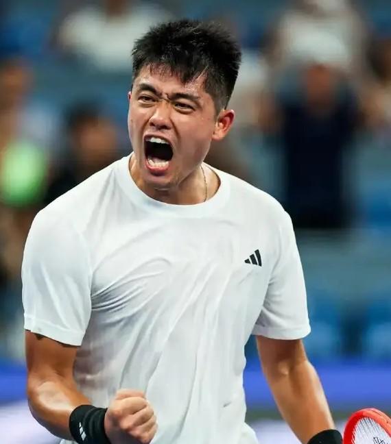北京时间9月21日，刚刚结束一场2025ATP250杭州站男单1/4决赛的较量。